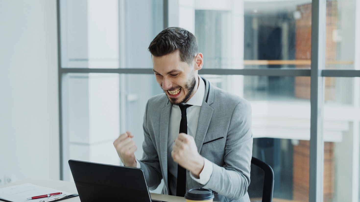 From Invisible to In-Demand: Mastering Strategic Online Communication